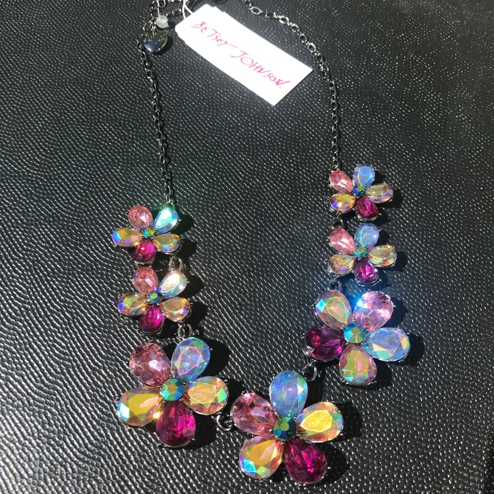 NWT Betsey Johnson flower rhinestone necklace
